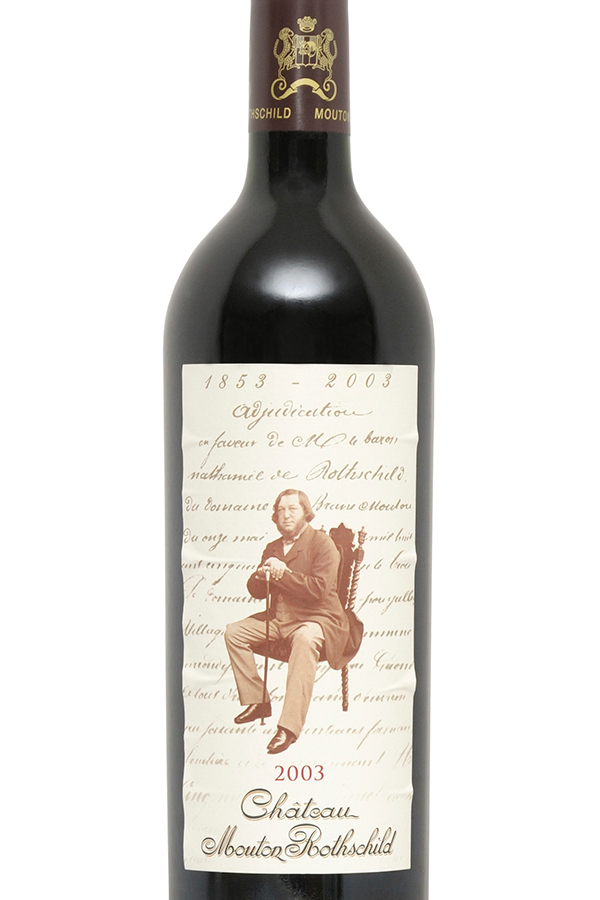 Eine Flasche des 2003er Grand Cru von Mouton-Rothschild