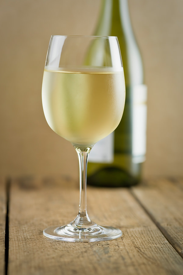 Es gibt schnellere Methoden als den Gefrierschrank, um den Weisswein schnell auf Temperatur zu bringen